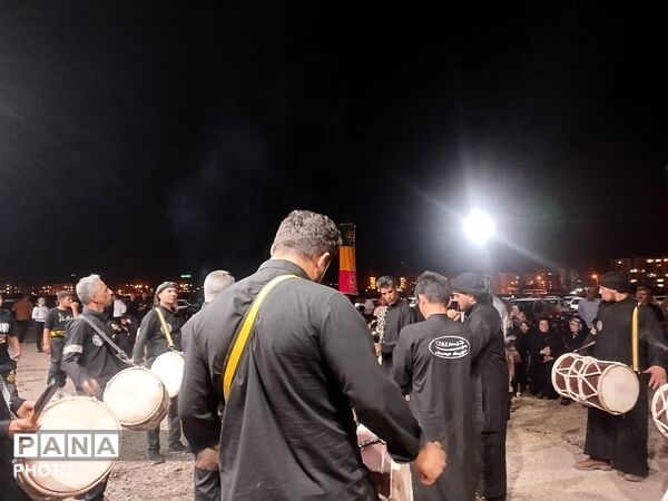 توقف درمسیر عاشقی، موکب حیدریون پذیرای زائران وعزادارن رهبری