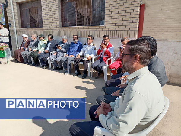 حضور مسئولان شهرستان جعفرآباد قم در دبستان حضرت زینب(س)