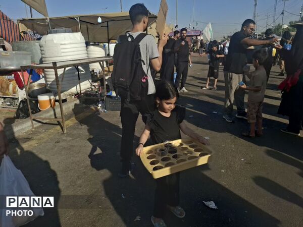 سنگ تمام مواکب عراقی در پذیرایی از  زوار پیاده اربعین حسینی