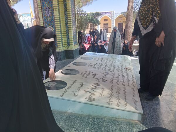 نماز جمعه در جوار شهدای بهشت فضل نیشابور 