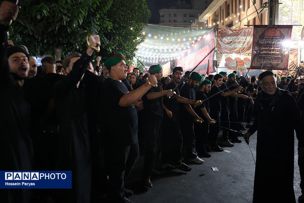 عزاداری شب عاشورا در محله دولت آباد تهران