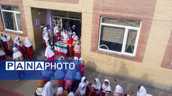 گلریزان مزار شهدا و نواختن زنگ انقلاب در دیواندره