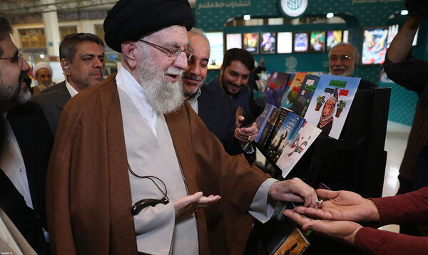بازدید رهبر معظم انقلاب اسلامی از سی‌وپنجمین نمایشگاه کتاب تهران