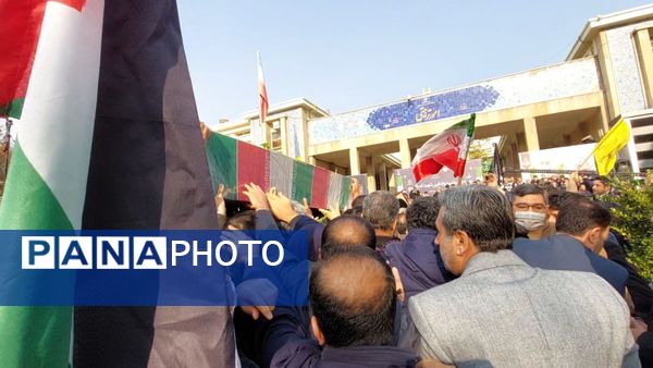 تشییع و تدفین پیکر شهید گمنام در اداره کل آموزش و پرورش شهر تهران