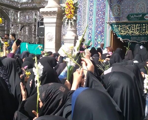 عشق و ارادت زائران حضرت معصومه(س) در قالب کاروان نمادین ورود ایشان به قم