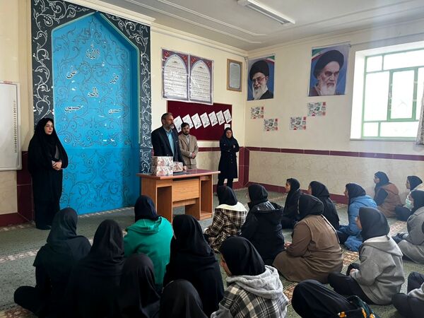 تجلیل از برگزیدگان مسابقات قرآنی 