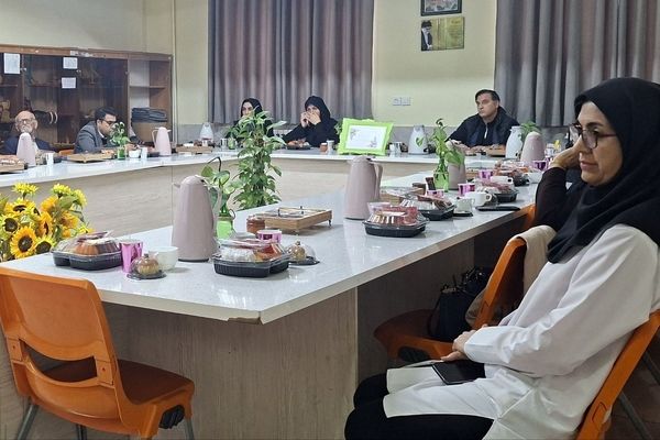 جلسه سفیران سلامت در دبستان دخترانه فرهنگیان ۲ 