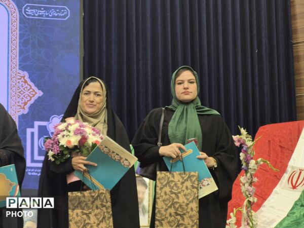 برگزاری آیین تجلیل از مقام شامخ معلم در منطقه ۱۵