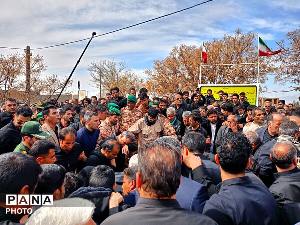 شهید وطن بر روی دستان مردم شهید پرور تشیع شد