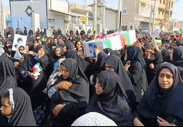 سیل حضور مردم رودان در تشییع پیکر پاک شهدای دانش‌آموز و اقتدار