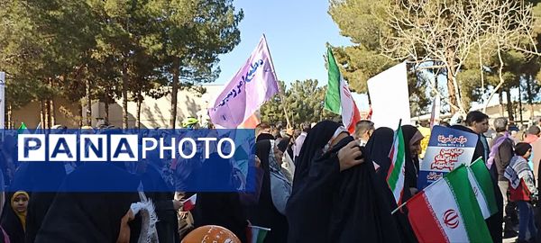 حضور پرشور مردم در راهپیمایی ۲۲ بهمن بیرجند