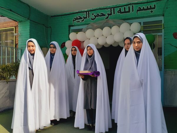 گرامیداشت هفته دفاع مقدس و زنگ مهر در مدرسه شایستگان