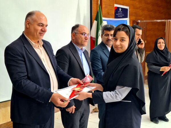 تجلیل از دانش‌آموزان مقام آور و فعالان جشنواره نوجوان خوارزمی