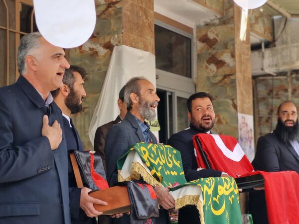 پرچم گردانی حرم مطهر امام رضا (ع) در دبیرستان دخترانه خدیجه کبری (س) ناحیه۴ اصفهان