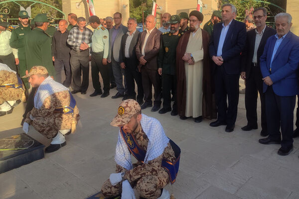 غبار روبی و عطر افشانی قبور شهدا در شهرستان آباده 