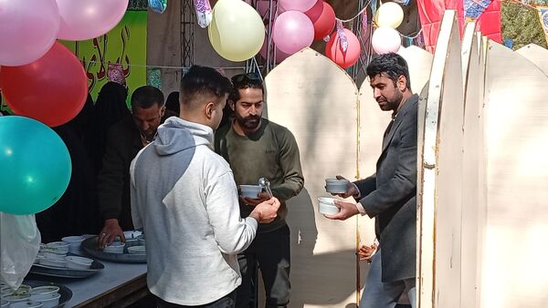 توزیع آش نذر ظهور در کاشمر 