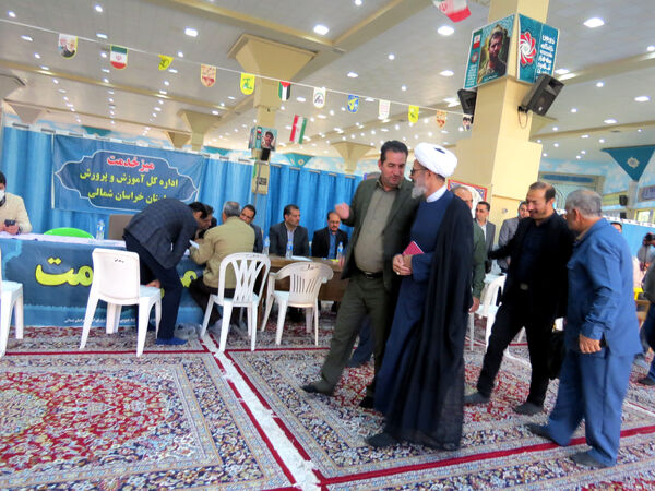 برپایی میز خدمت آموزش و پرورش خراسان شمالی