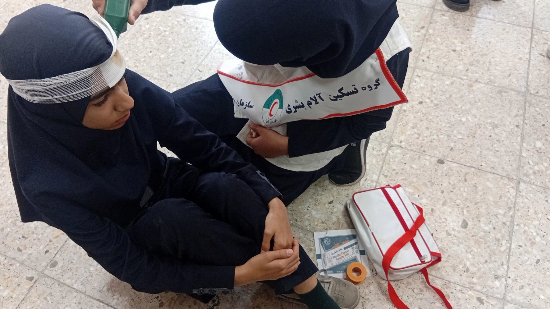 زمین لرزید ، اما دانش آموزان ۱۳ آبان استوار ایستادند