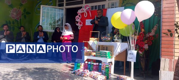 تقدیر از دانش‌آموزان برتر قرآنی در دبستان حضرت رقیه (س)