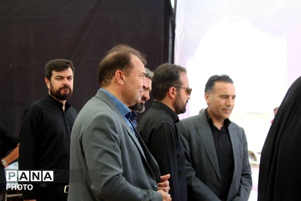 خدمت‌رسانی به زائران در حال برگشت از مشهد مقدس در موکب روستای کرک