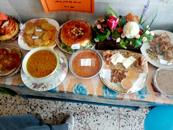 جشنواره غذای سالم در مدرسه حاج مهدی روحانی