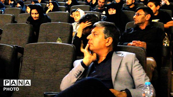  آیین رونمایی از مستند سایه برادرم با حضور وزیر آموزش و پرورش در مشهد