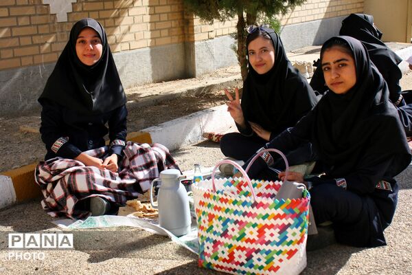 صبحانه سلامت در هنرستان شهید سادلجی؛ گامی برای تقویت بدن و ذهن هنرجویان