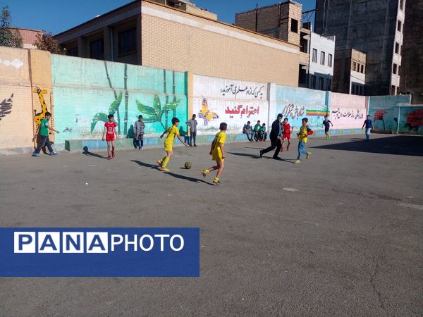 برگزاری مسابقه فوتبال درون مدرسه‌ای شهید فرمانی
