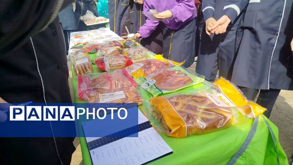 نمایشگاه و بازارچه کارو فناوری در دبیرستان پیرایش یک