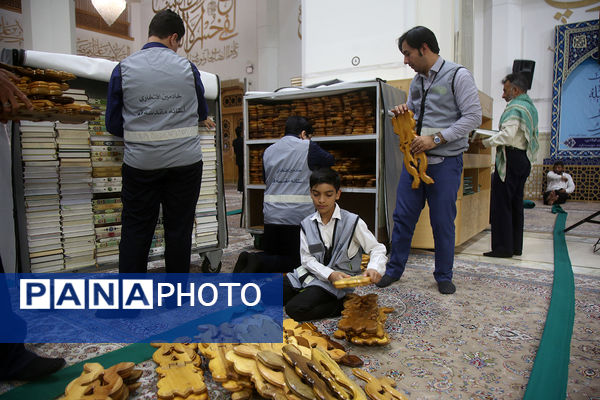 خدمت‌رسانی 35 خادمیار نوجوان در حرم حضرت معصومه(س)