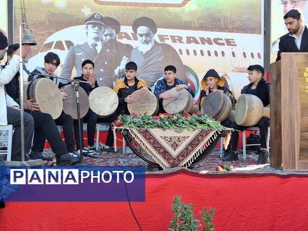 آیین گلباران تمثال امام خمینی(ره) در آغاز دهه فجر