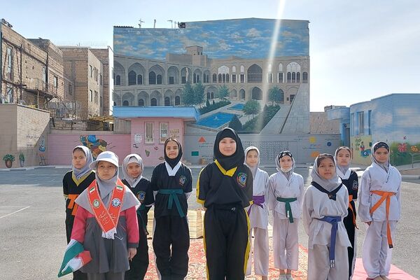 برگزاری جشن احسان و نیکوکاری در دبستان حکیم نظامی کهریزک 