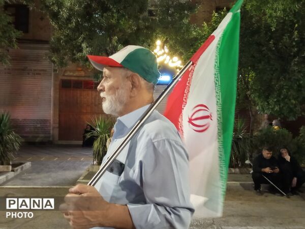 طنین دعای استغاثه در شب‌های مسجد جامع با حضور قلب مؤمنان