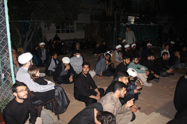 روایتگری طلاب جوان در یادواره شهدای مدرسه حقانی قم