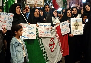 مردم مبعوث و خستگی ناپذیر کوهدشت در هفتاد و دومین شب حماسه حمایت از رهبری و نیروهای مسلح 
