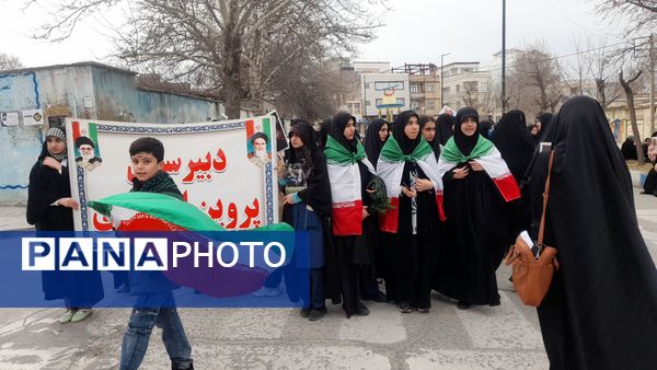 حضور پرشور مردم اسدآباد در راهپیمایی 22 بهمن