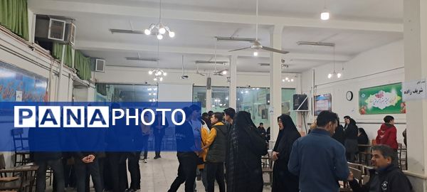  دیدار والدین با معلمان در دبیرستان ابوذر غفاری نیشابور