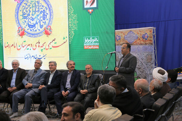 نشست صمیمی‌ دانش‌آموختگان دبیرستان امام رضا(ع) قم در هیات خادم الرضا(ع)