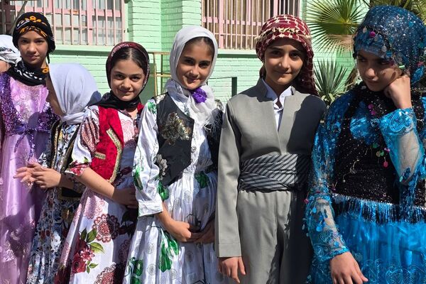 جشن عاطفه‌ها؛ لبریز از مهربانی در دبستان دخترانه قدر بهارستان ۲