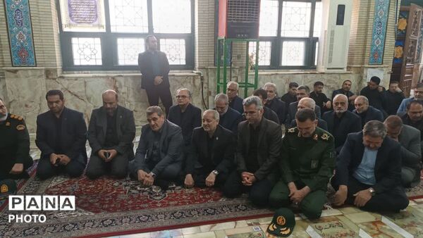  تجدید میثاق وزیر آموزش و پرورش با شهدا در امام زاده یحیی (ع) سمنان