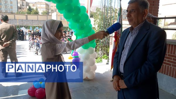 برگزاری جشن شکوفه ها در دبستان حاج تقی احدیان ناحیه ۶ مشهد