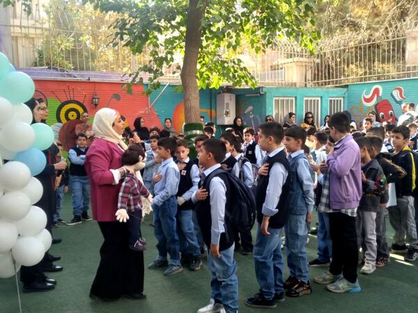 جشن آغاز سال تحصیلی در دبستان مبتکران ناحیه ۷ مشهد