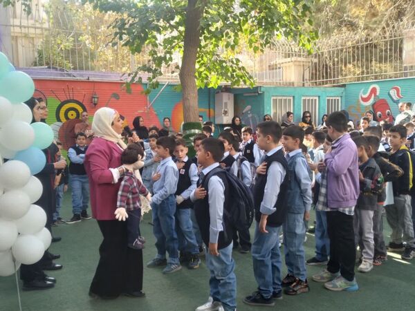 جشن آغاز سال تحصیلی در دبستان مبتکران ناحیه ۷ مشهد