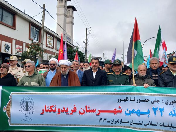 راهپیمایی مردم فریدونکنار در یوم الله 22 بهمن