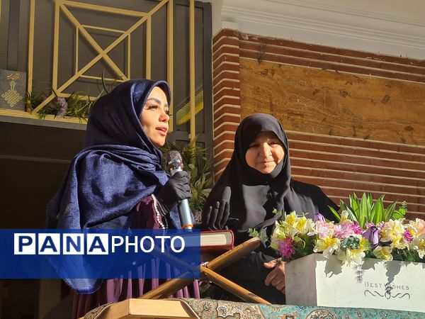 آئین نواختن زنگ مهر در دبیرستان دخترانه فرهنگ ۱۳ 