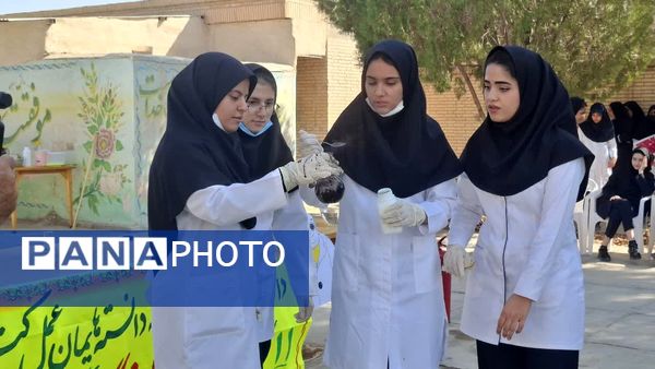 برگزاری جشن علمی شیمی در دبیرستان حضرت زینب(س) بهاباد