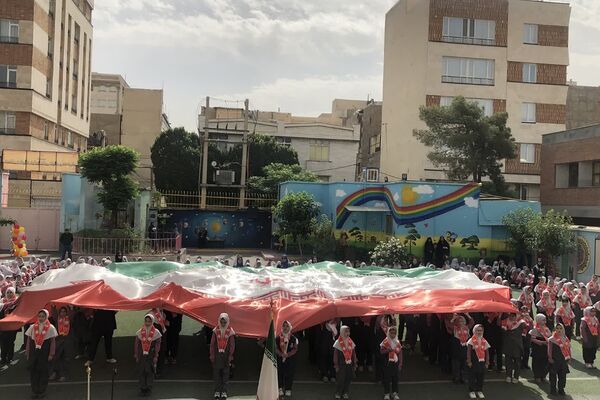بیست و ششمین سالروز تاسیس سازمان دانش‌آموزی در دبستان طواف و معماریان ناحیه دو شهرری 