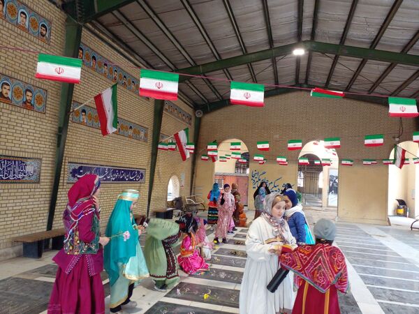 گلباران مزار شهدای شهرستان قدس توسط دانش‌آموزان مدرسه هدی یک