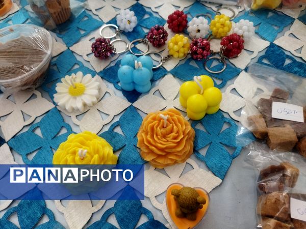 بازارچه دست‌سازه‌های دانش‌آموزان شهر راز