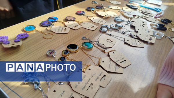 نمایشگاه و بازارچه کارو فناوری در دبیرستان پیرایش یک